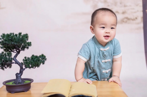 长兴宝宝脸上小白点